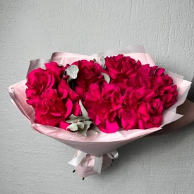 Букет из семи малиновых роз
